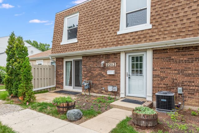 2212 Cardinal Court, Schaumburg, IL 60194