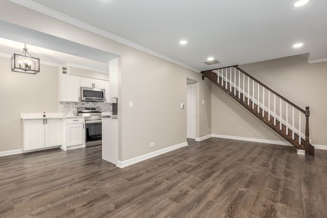 2212 Cardinal Court, Schaumburg, IL 60194