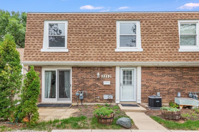 2212 Cardinal Court, Schaumburg, IL 60194