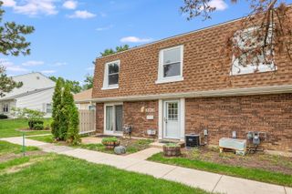 2212 Cardinal Court, Schaumburg, IL 60194
