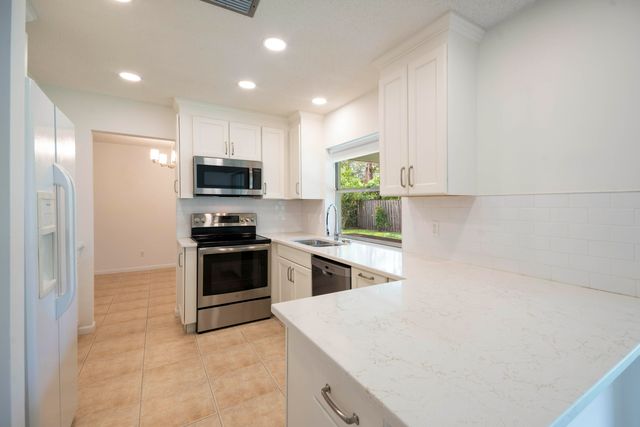 18020 Palm Point Drive, Jupiter, FL 33458