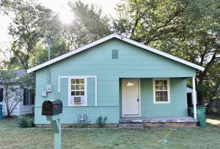 1111 Sanders Street, Bowie, TX 76230