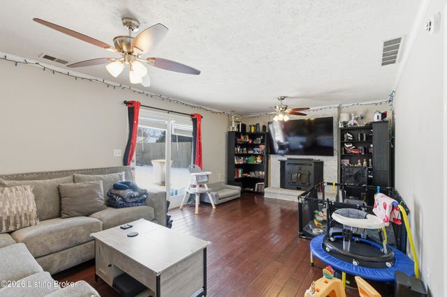 3301 Stony Brook Dr, Jeffersontown, KY 40299