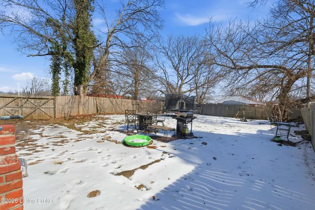 3301 Stony Brook Dr, Jeffersontown, KY 40299