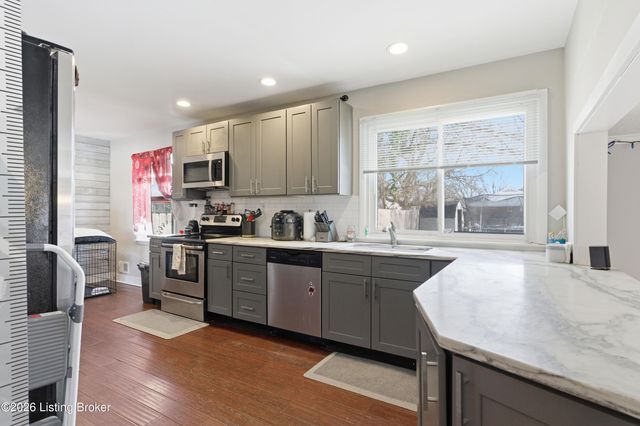 3301 Stony Brook Dr, Jeffersontown, KY 40299