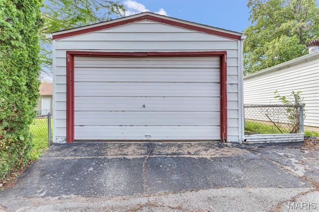 6800 Wanda Avenue, St Louis, MO 63116