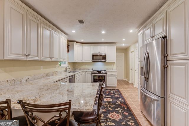 1584 Lakemont Drive, Grayson, GA 30017
