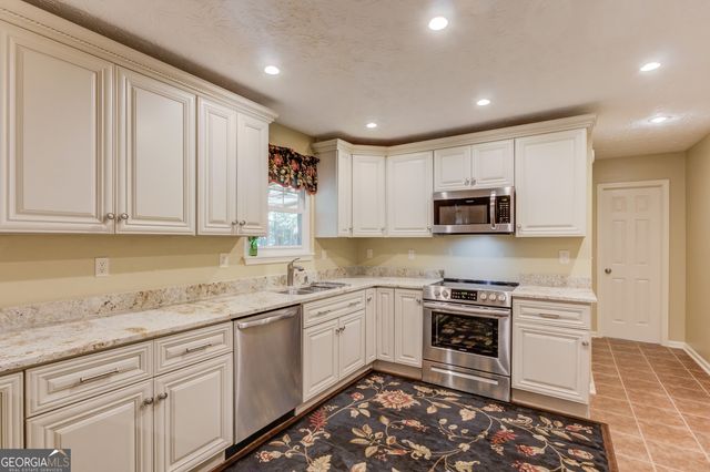 1584 Lakemont Drive, Grayson, GA 30017