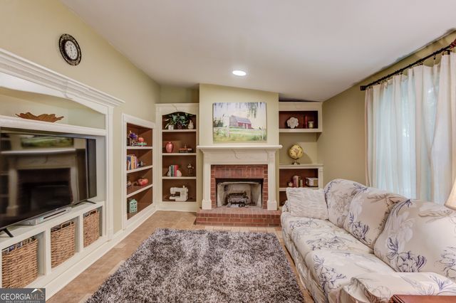 1584 Lakemont Drive, Grayson, GA 30017