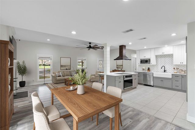 655 Avenue L, Dickinson, TX 77539