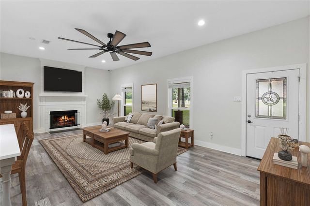 655 Avenue L, Dickinson, TX 77539