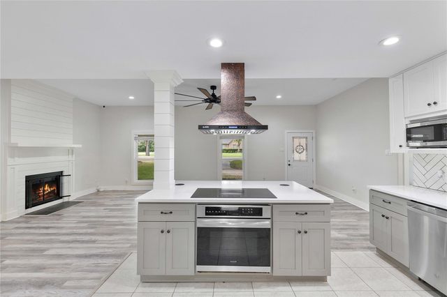 655 Avenue L, Dickinson, TX 77539