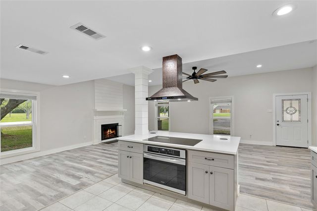 655 Avenue L, Dickinson, TX 77539