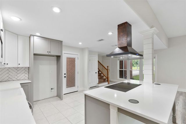 655 Avenue L, Dickinson, TX 77539