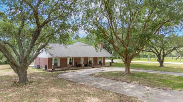 655 Avenue L, Dickinson, TX 77539