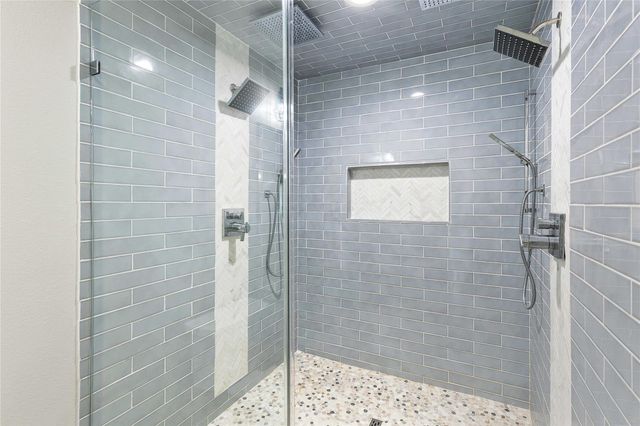 655 Avenue L, Dickinson, TX 77539