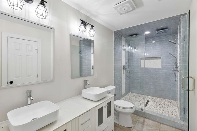 655 Avenue L, Dickinson, TX 77539