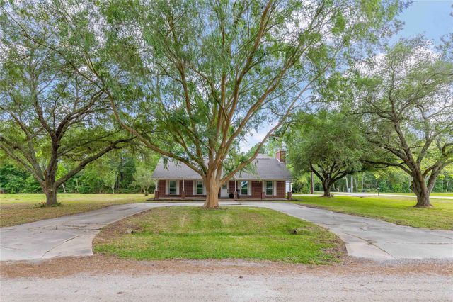 655 Avenue L, Dickinson, TX 77539