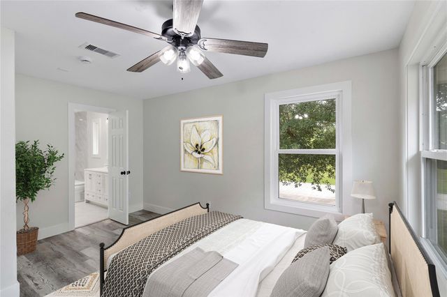 655 Avenue L, Dickinson, TX 77539