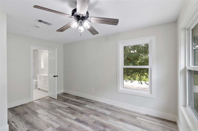 655 Avenue L, Dickinson, TX 77539