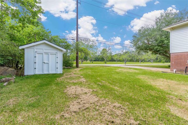 655 Avenue L, Dickinson, TX 77539