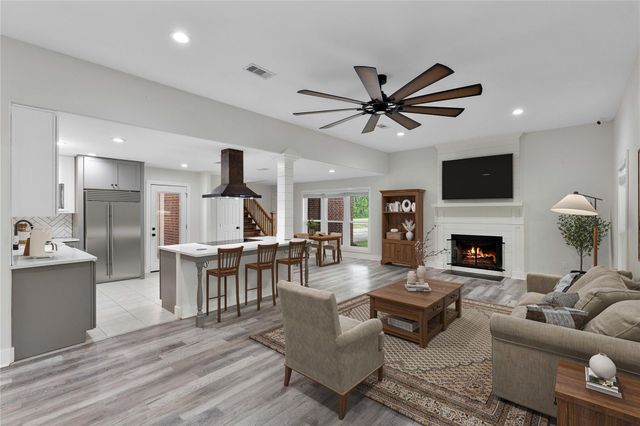 655 Avenue L, Dickinson, TX 77539