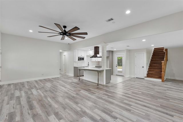 655 Avenue L, Dickinson, TX 77539