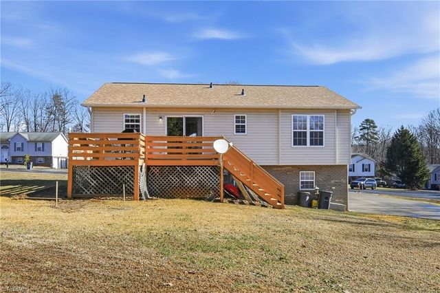 4024 Village Trace Drive, Tobaccoville, NC 27050