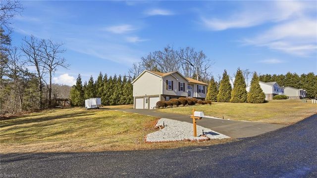 4024 Village Trace Drive, Tobaccoville, NC 27050