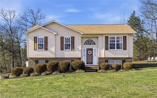 4024 Village Trace Drive, Tobaccoville, NC 27050