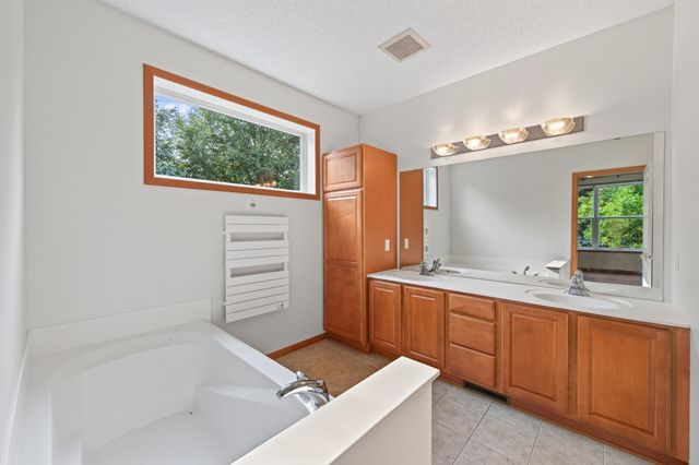10986 Thone Road, Woodbury, MN 55129