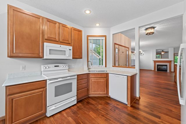10986 Thone Road, Woodbury, MN 55129