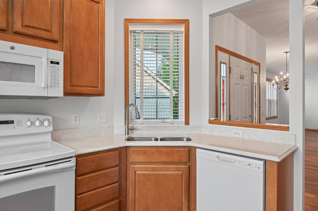 10986 Thone Road, Woodbury, MN 55129