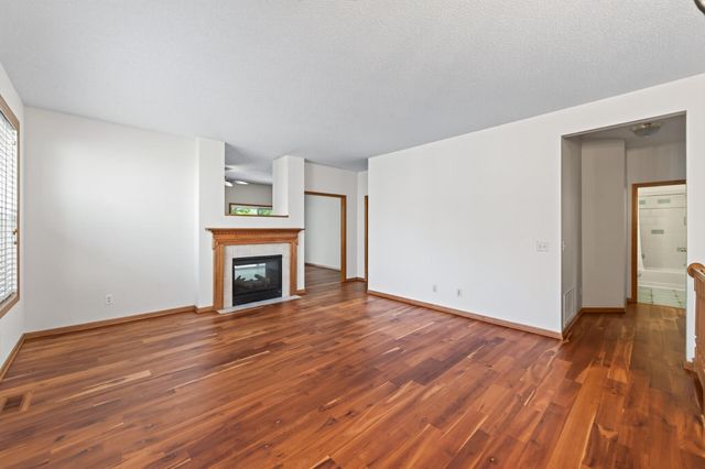 10986 Thone Road, Woodbury, MN 55129