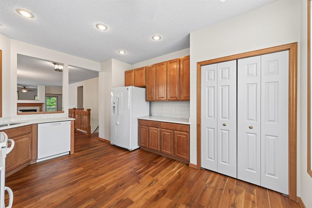 10986 Thone Road, Woodbury, MN 55129 — photo 4