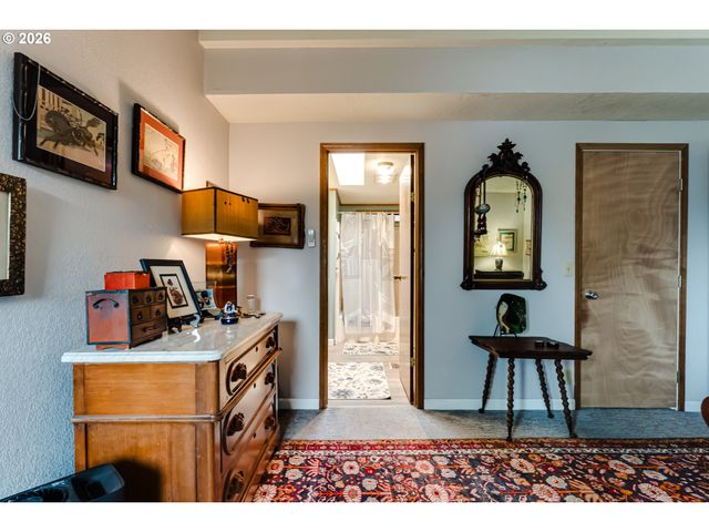 1800 LAKEWOOD Ct 140, Eugene, OR 97402