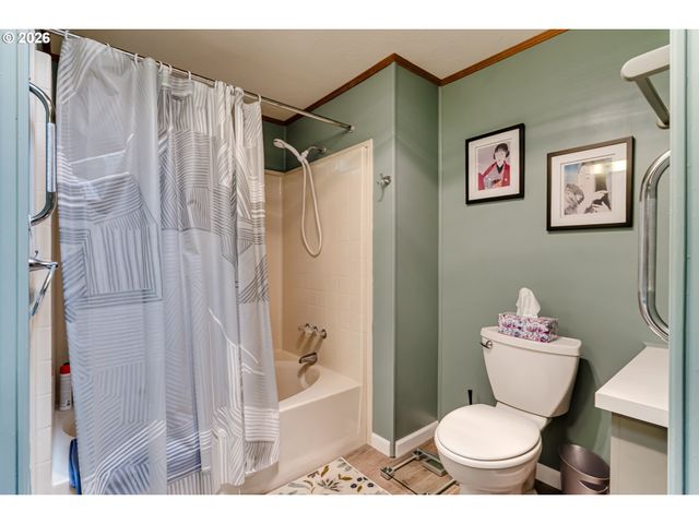 1800 LAKEWOOD Ct 140, Eugene, OR 97402