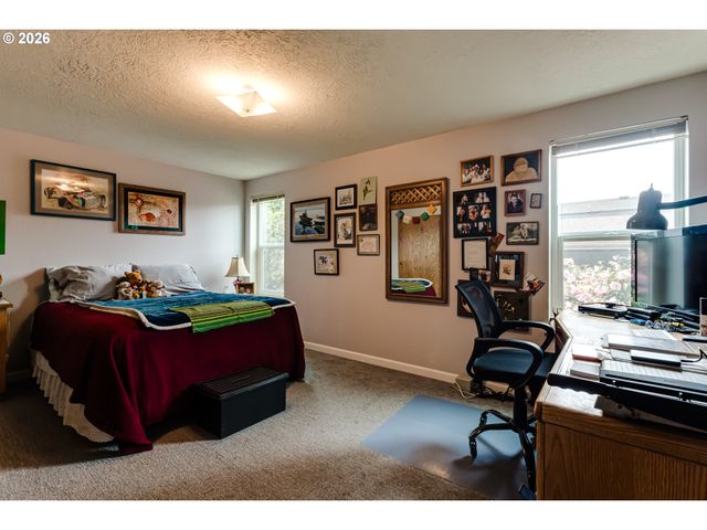 1800 LAKEWOOD Ct 140, Eugene, OR 97402