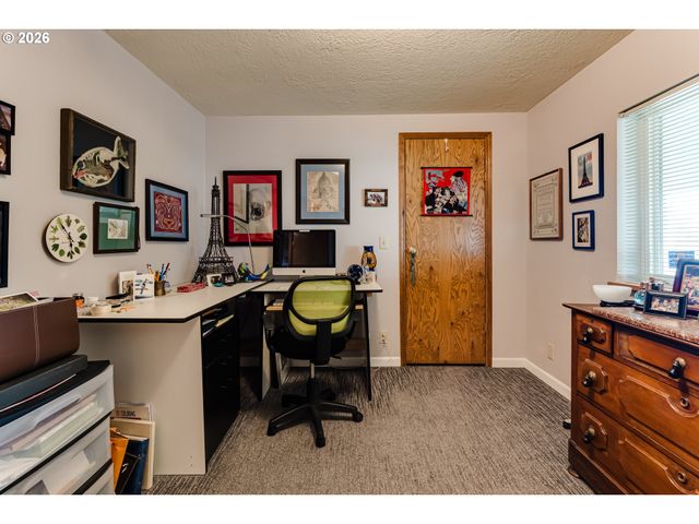 1800 LAKEWOOD Ct 140, Eugene, OR 97402