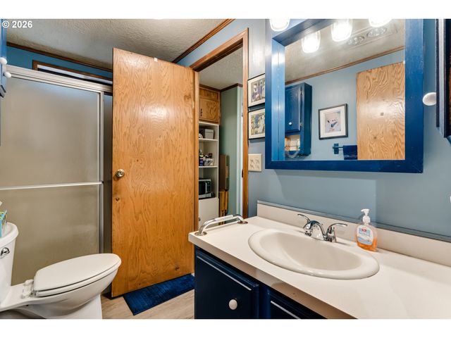 1800 LAKEWOOD Ct 140, Eugene, OR 97402