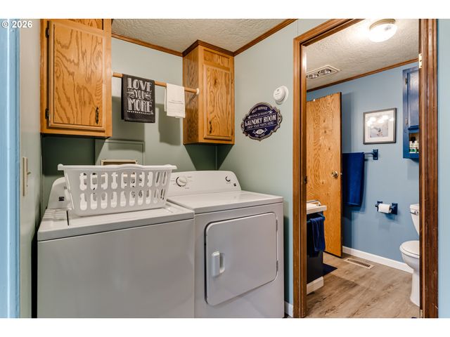 1800 LAKEWOOD Ct 140, Eugene, OR 97402