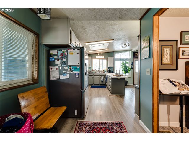 1800 LAKEWOOD Ct 140, Eugene, OR 97402