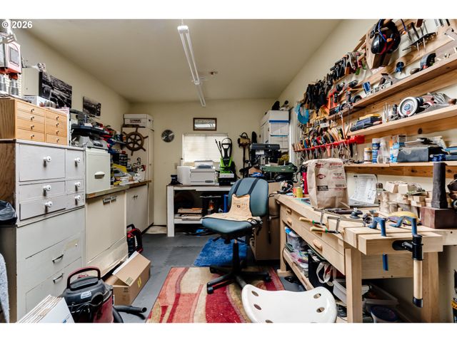 1800 LAKEWOOD Ct 140, Eugene, OR 97402