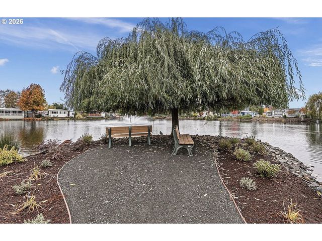 1800 LAKEWOOD Ct 140, Eugene, OR 97402