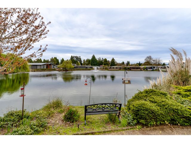 1800 LAKEWOOD Ct 140, Eugene, OR 97402