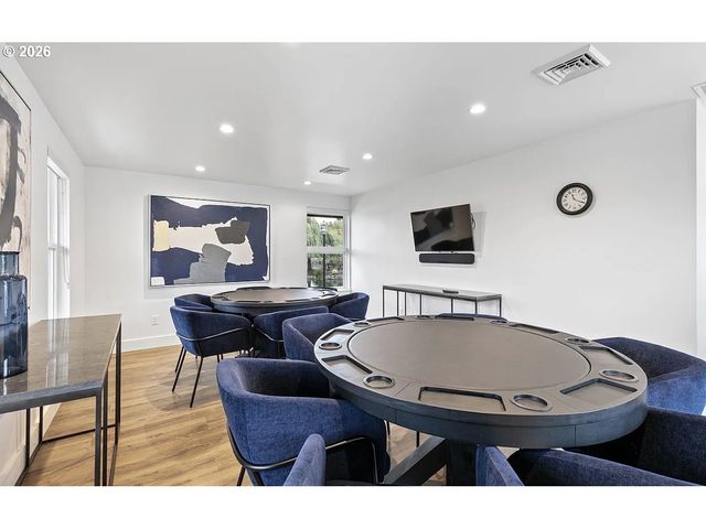 1800 LAKEWOOD Ct 140, Eugene, OR 97402