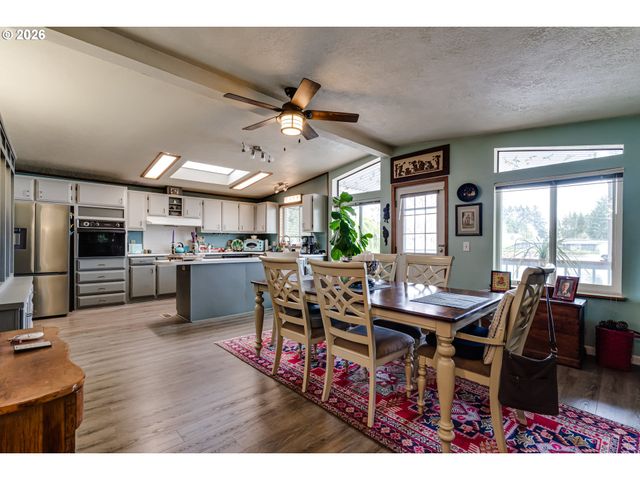 1800 LAKEWOOD Ct 140, Eugene, OR 97402