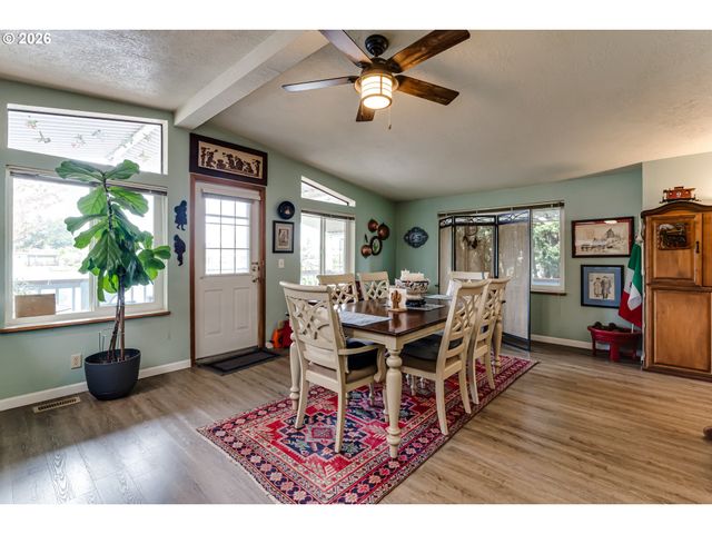 1800 LAKEWOOD Ct 140, Eugene, OR 97402