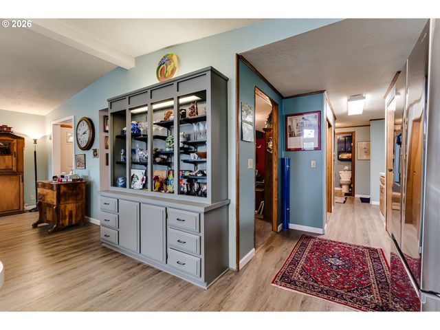 1800 LAKEWOOD Ct 140, Eugene, OR 97402