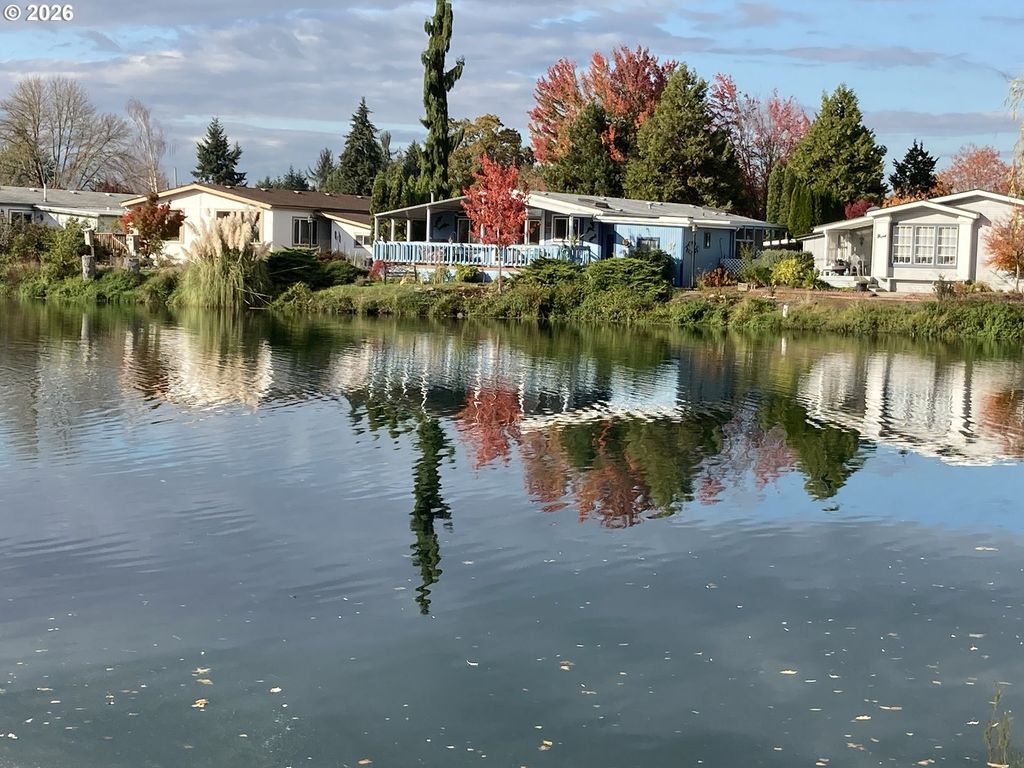 1800 LAKEWOOD Ct 140, Eugene, OR 97402